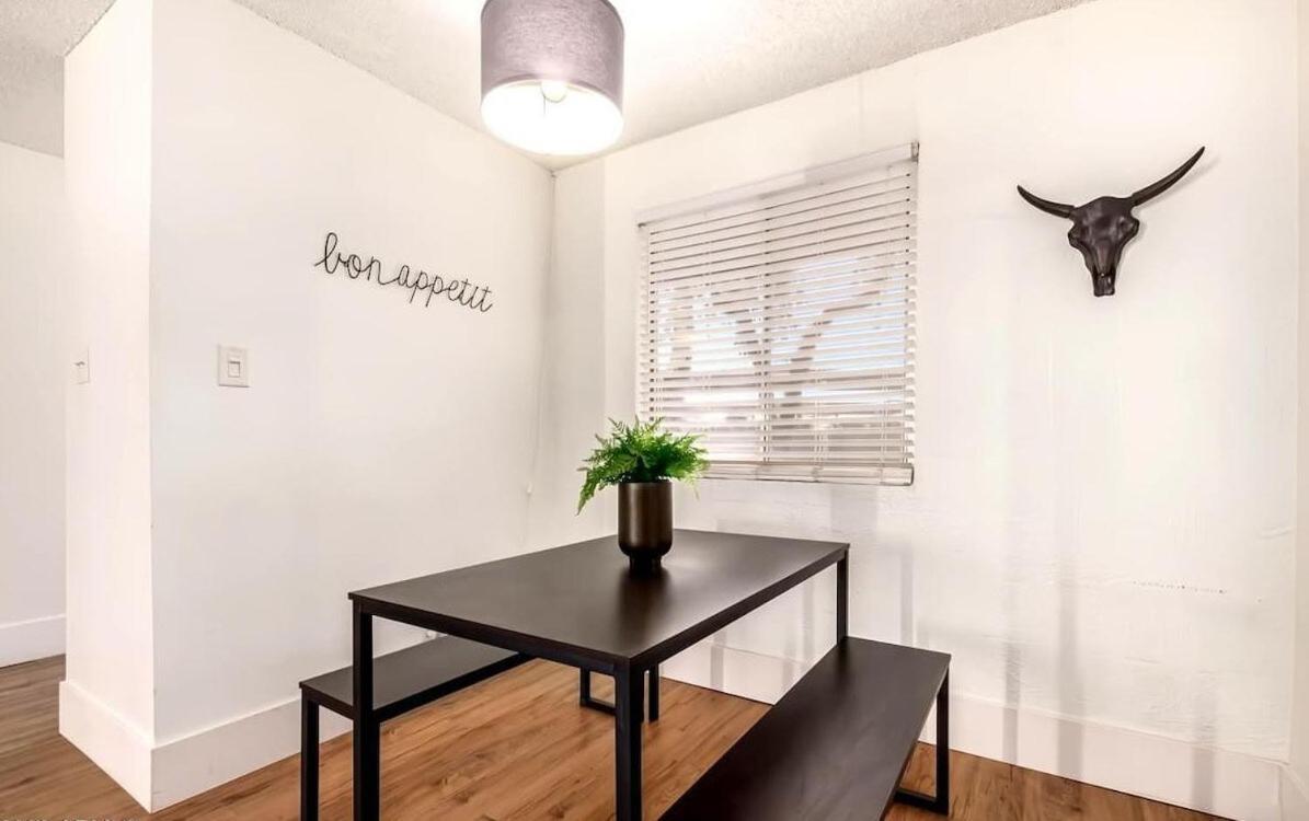 Chic With Parking Spot - Minutes To Old Town! Apartamento *